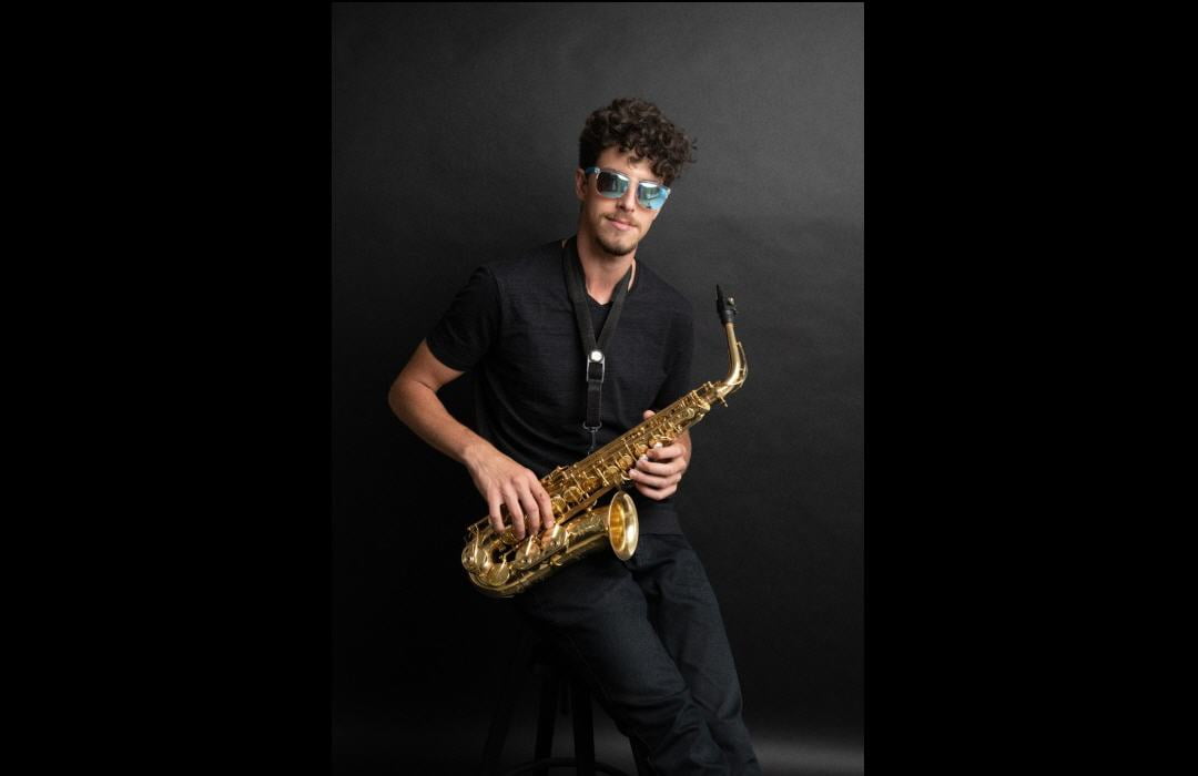 נגן סקסופון באילת