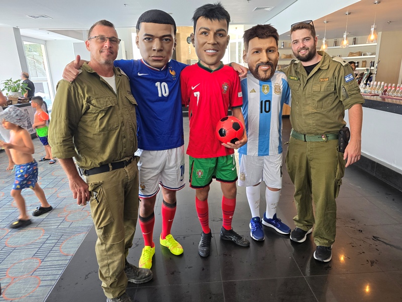 כוכבי הכדורגל עם צהל